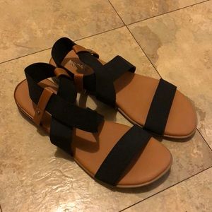 Brand new Kensie sandals